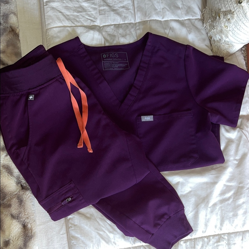 Figs Deep Purple Scrub Set